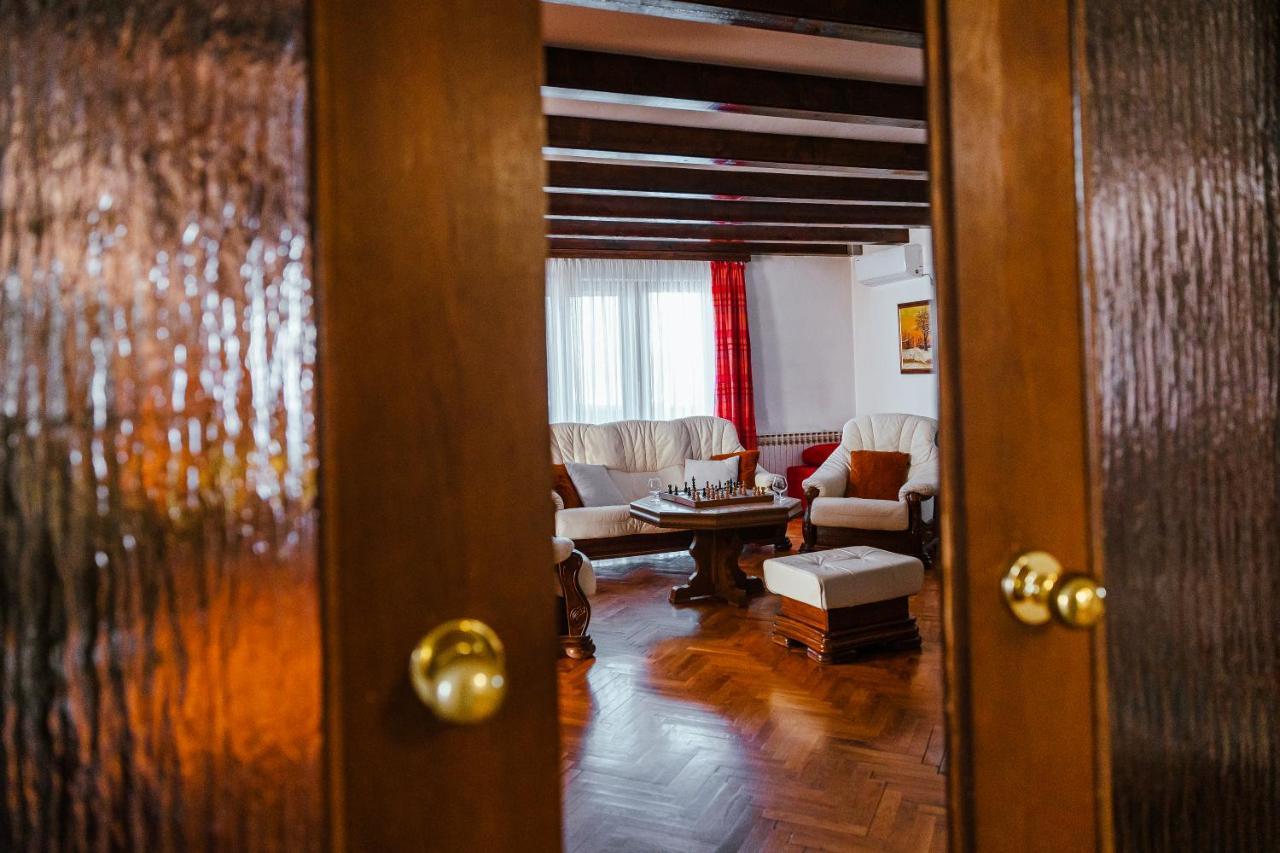 Three-Bedroom Apartment Luka Josipdol Buitenkant foto