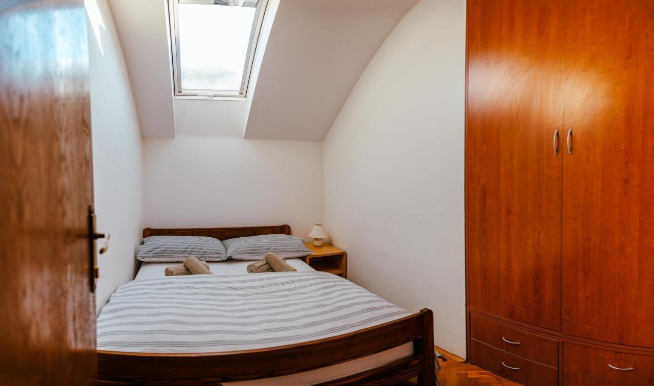 Three-Bedroom Apartment Luka Josipdol Buitenkant foto
