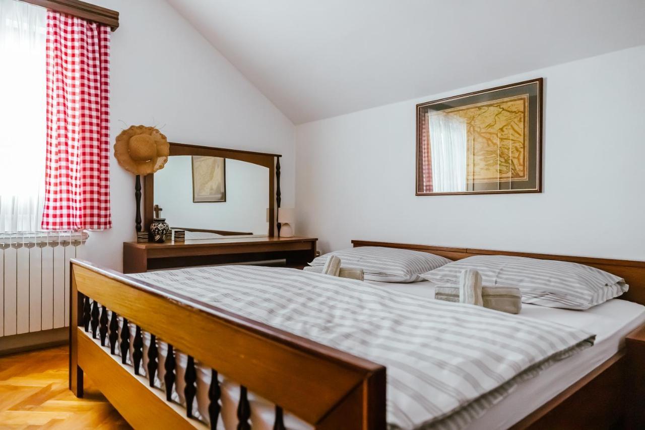 Three-Bedroom Apartment Luka Josipdol Buitenkant foto