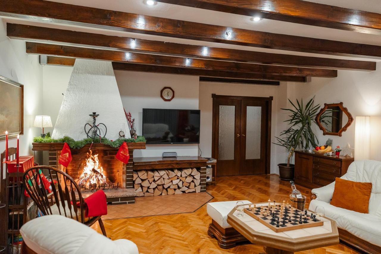 Three-Bedroom Apartment Luka Josipdol Buitenkant foto